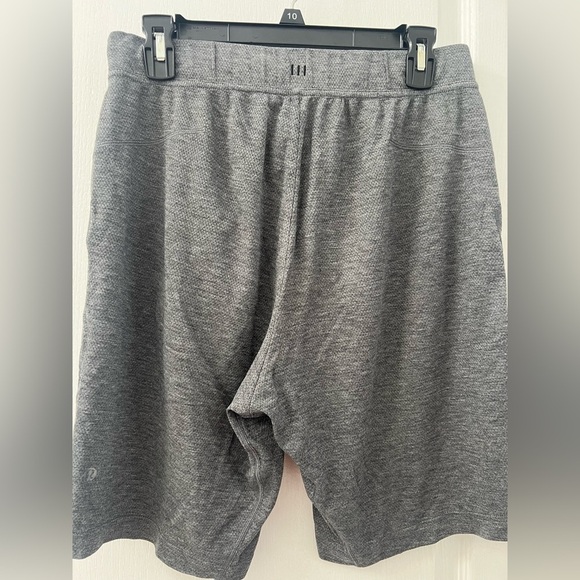 Lululemon Athletic Men's Gray Shorts (Size M) - Picture 4 of 8